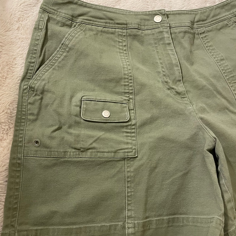 EUC Talbots Petites Green Khaki Stretch Shorts - Picture 2 of 5